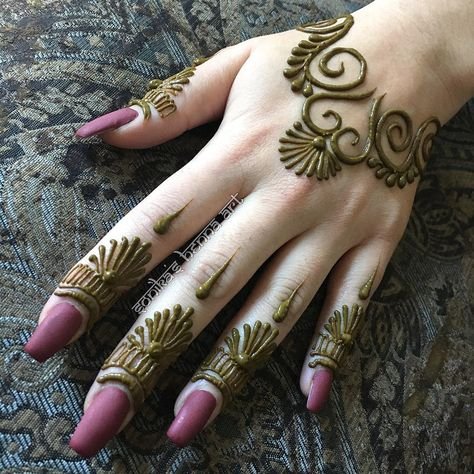 easy backhand mehndi designs
