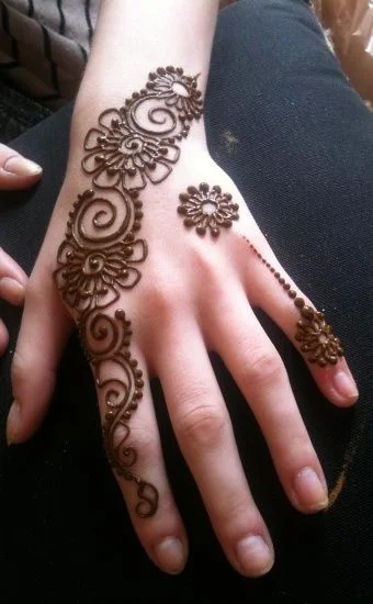 easy simple finger mehndi design
