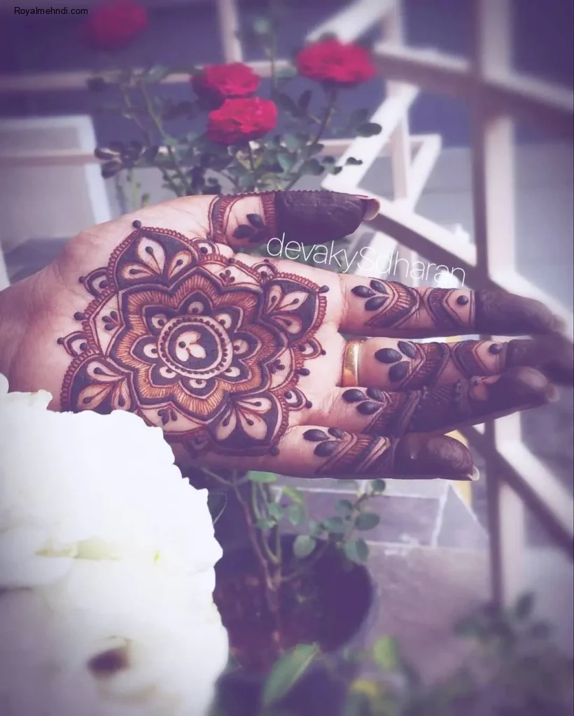 circle mehndi designs