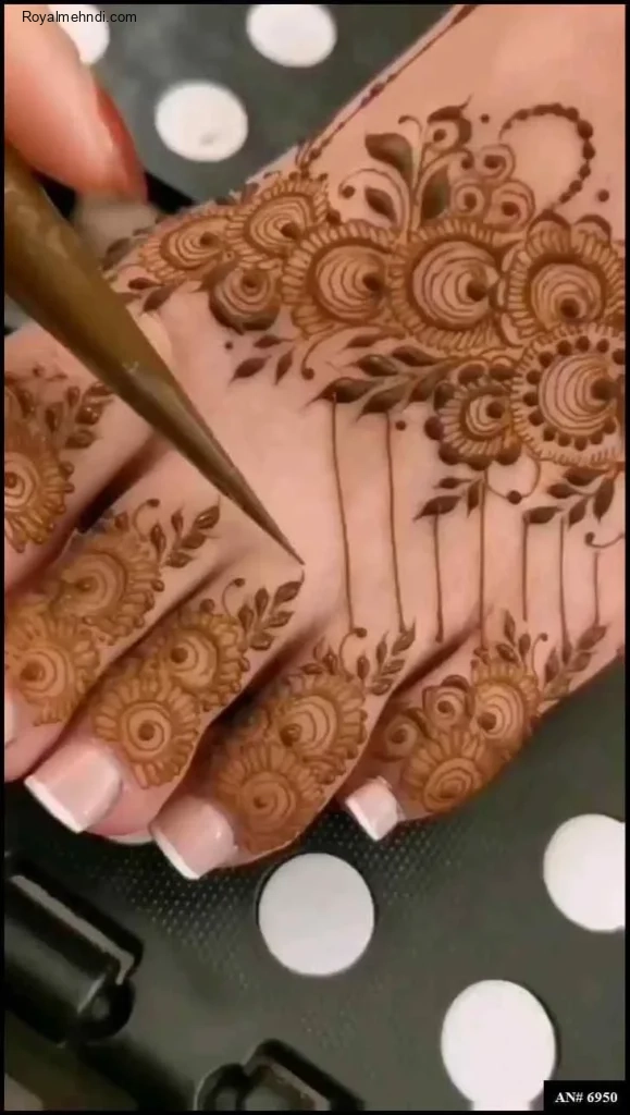 simple arabic mehndi design 2024 back hand