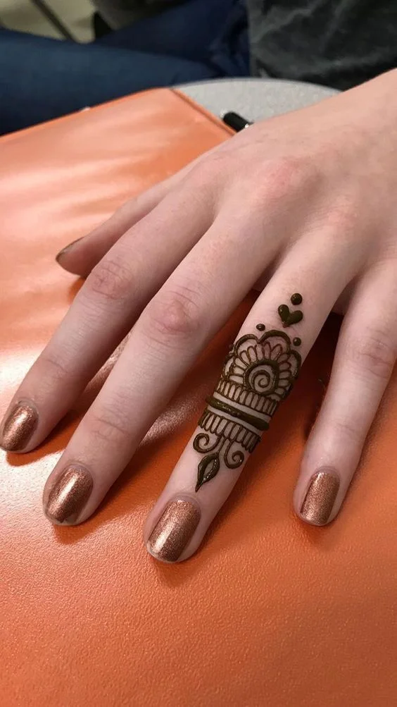 easy simple finger mehndi design
