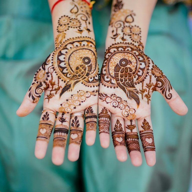 simple royal front hand mehndi design