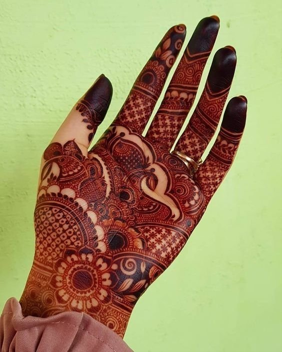 simple royal front hand mehndi design