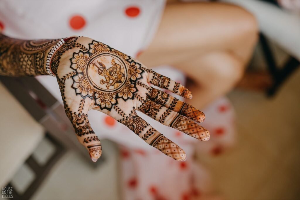 mehendi design simple front hand