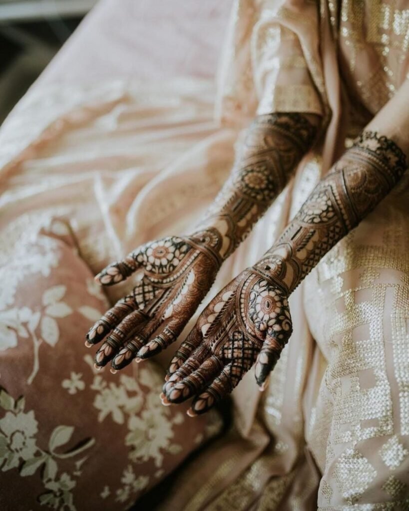mehendi design simple front hand