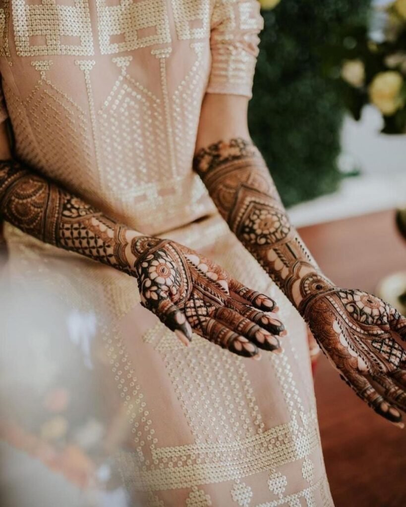 mehendi design simple front hand