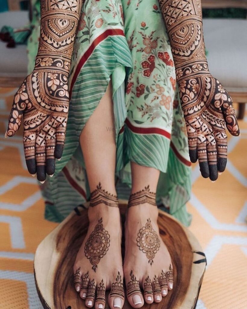 mehendi design simple front hand