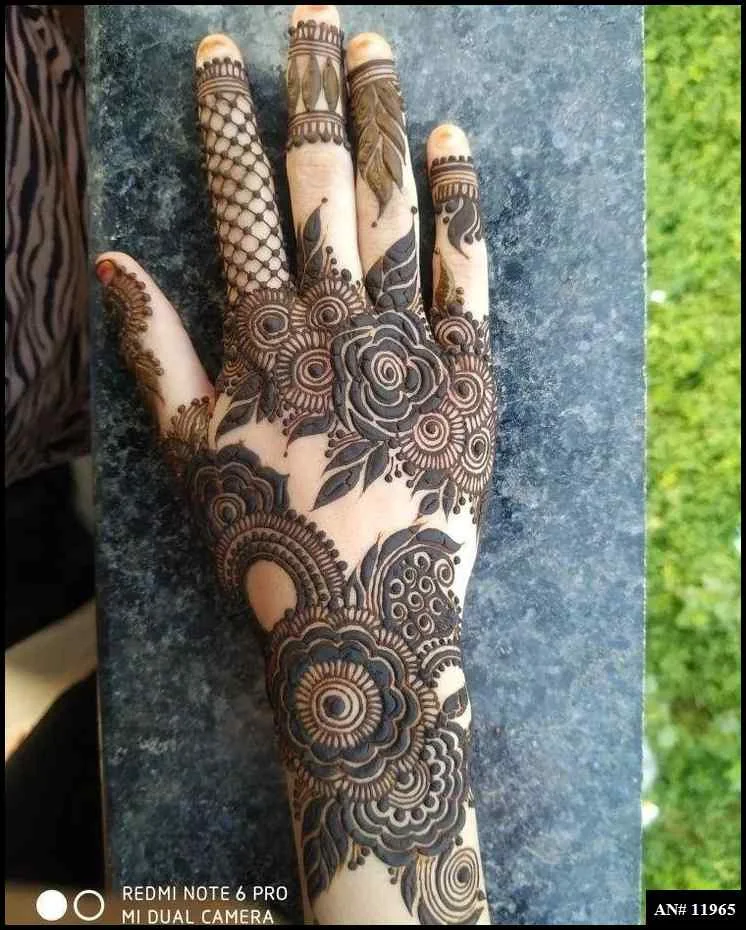 flower simple mehndi design