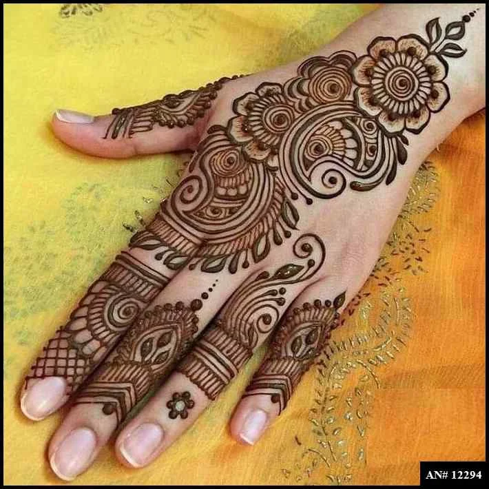 simple mehndi design photo