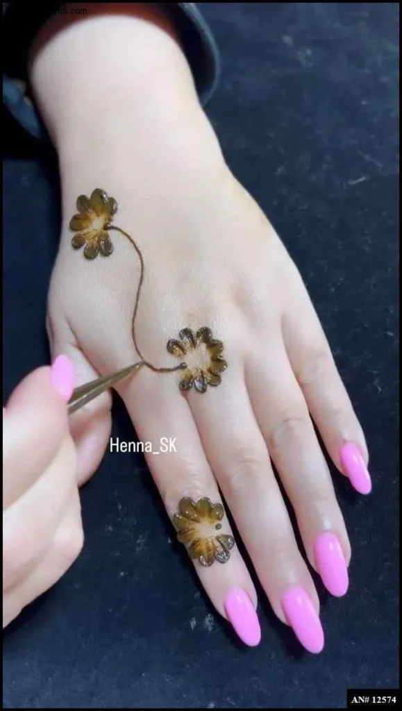 easy simple finger mehndi design