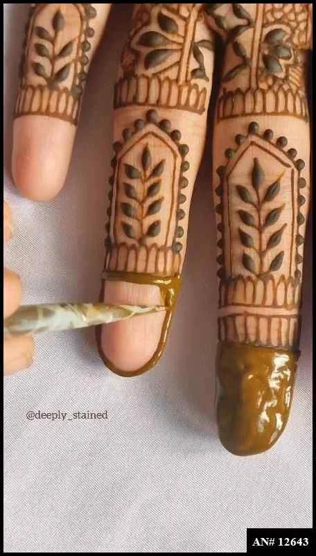 easy simple finger mehndi design