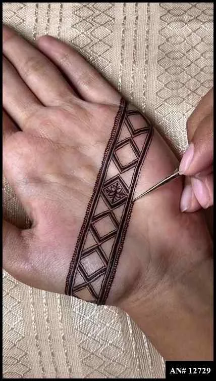 simple mehndi design photo