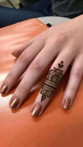 easy simple finger mehndi design