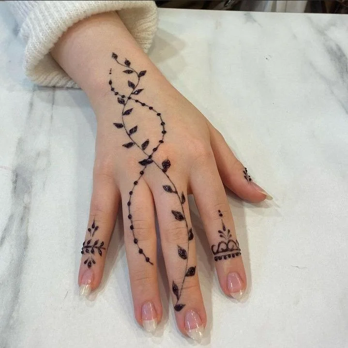 easy simple finger mehndi design