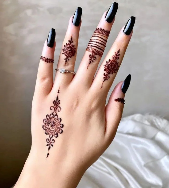 easy simple finger mehndi design