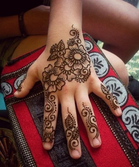 easy simple finger mehndi design