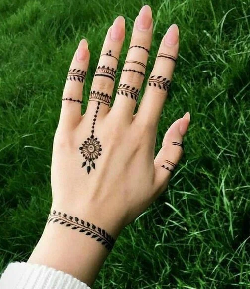 easy simple finger mehndi design