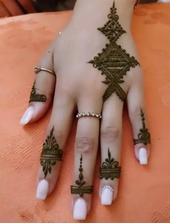 easy simple finger mehndi design