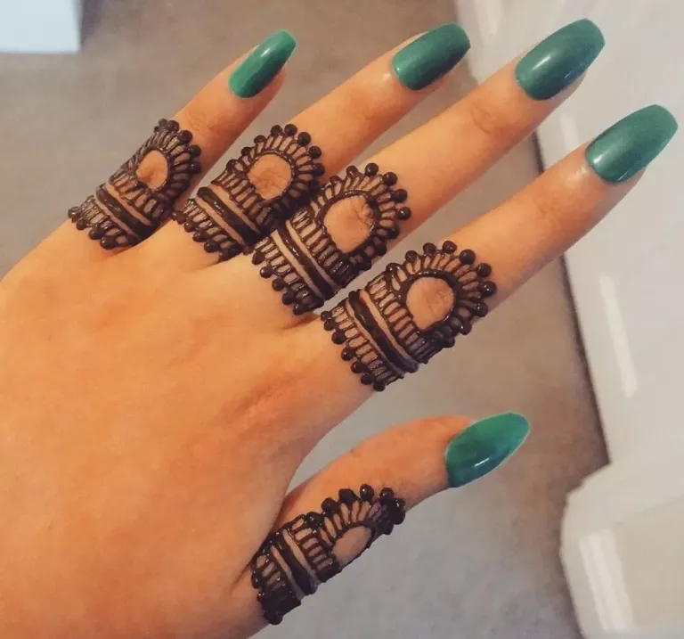 easy simple finger mehndi design