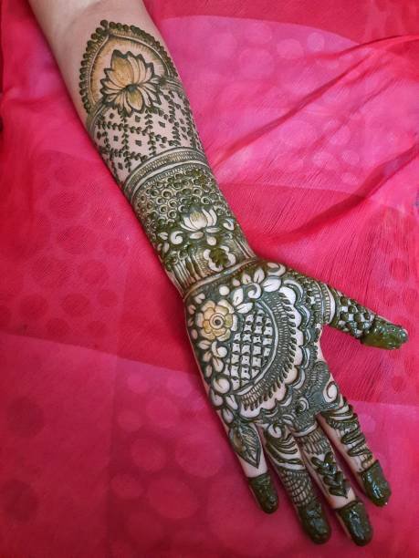 simple mehndi design photo