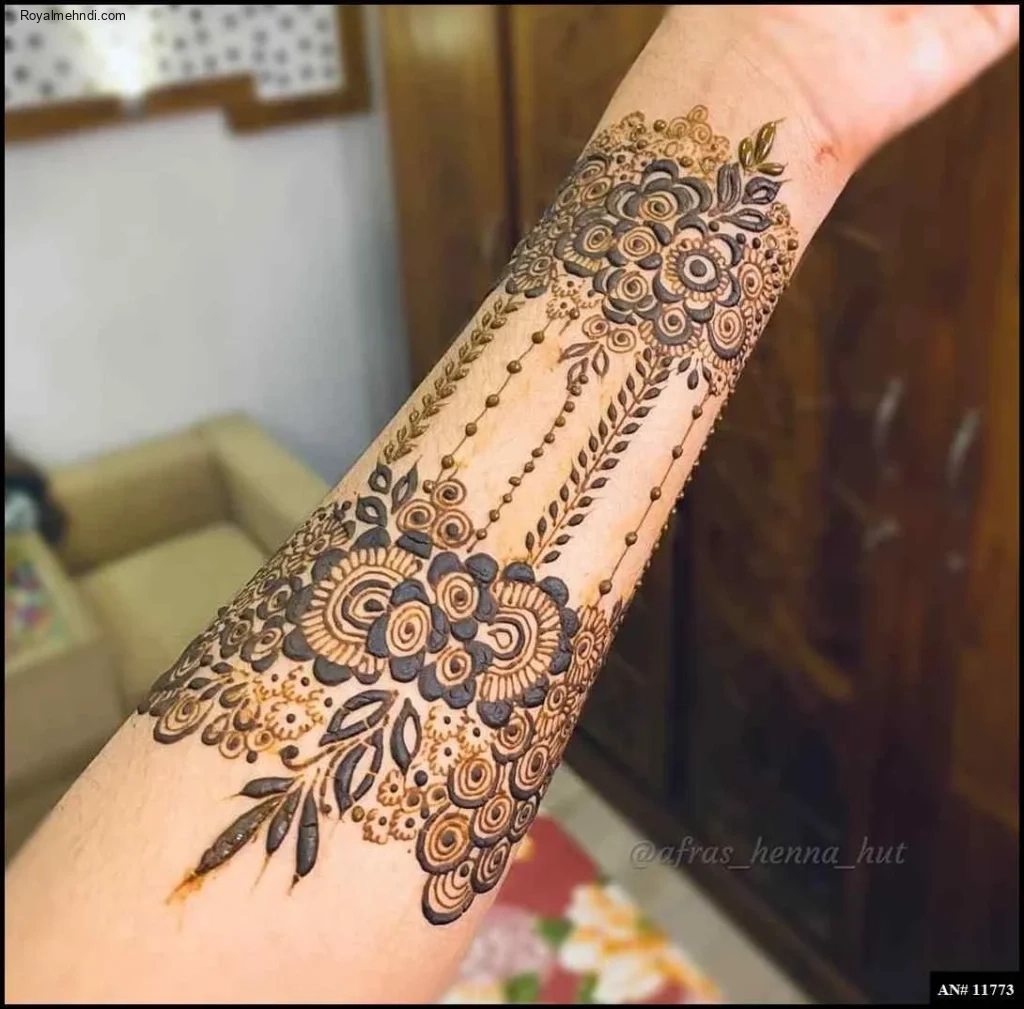 simple mehndi design photo