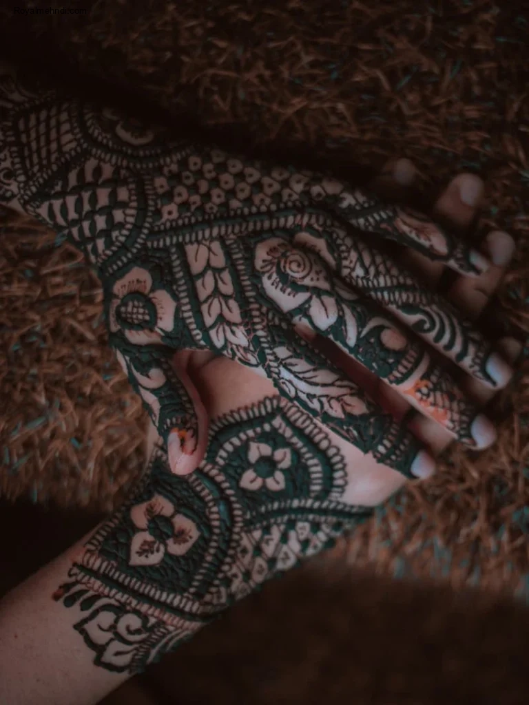 simple mehndi design photo