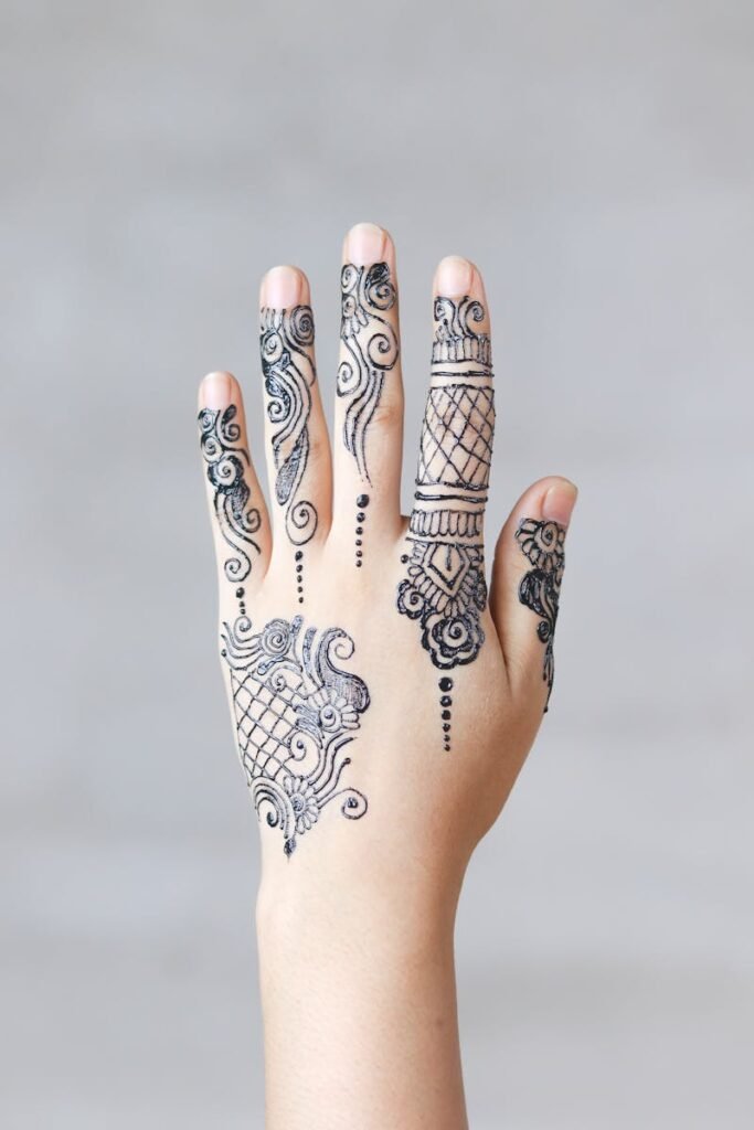 simple mehndi design photo