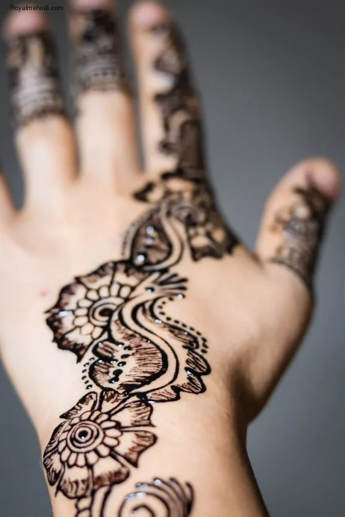simple mehndi design photo