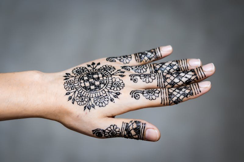 simple mehndi design photo