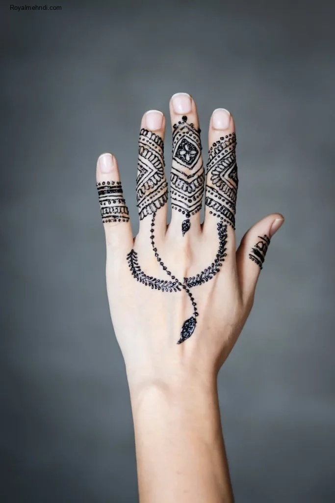 simple mehndi design photo