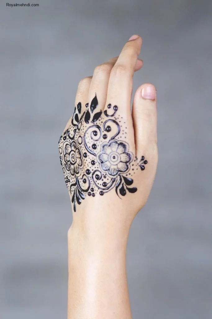 simple mehndi design photo