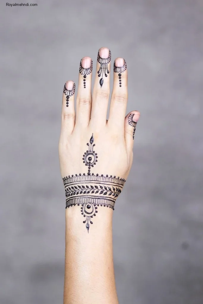 simple mehndi design photo