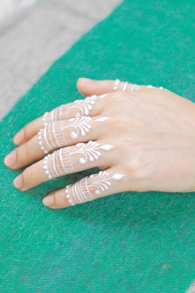 simple mehndi design photo