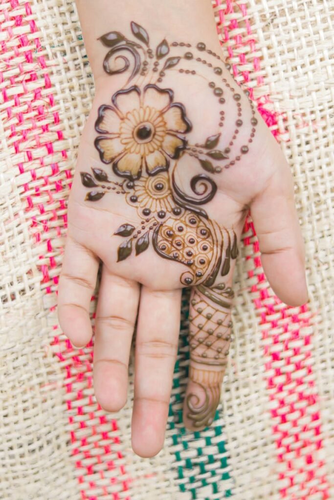 simple mehndi design photo
