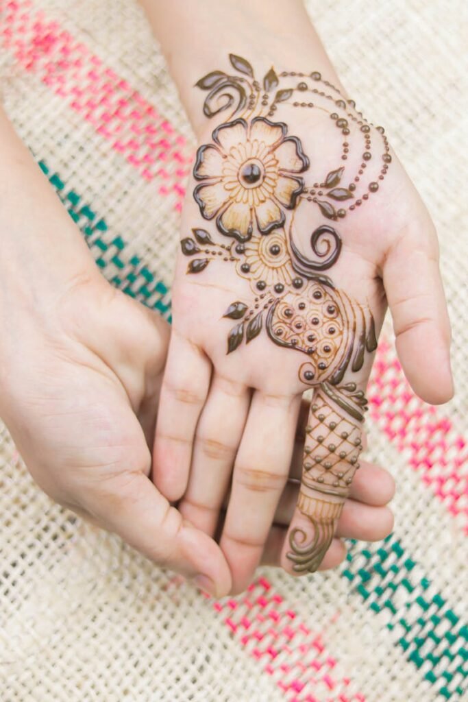 simple mehndi design photo