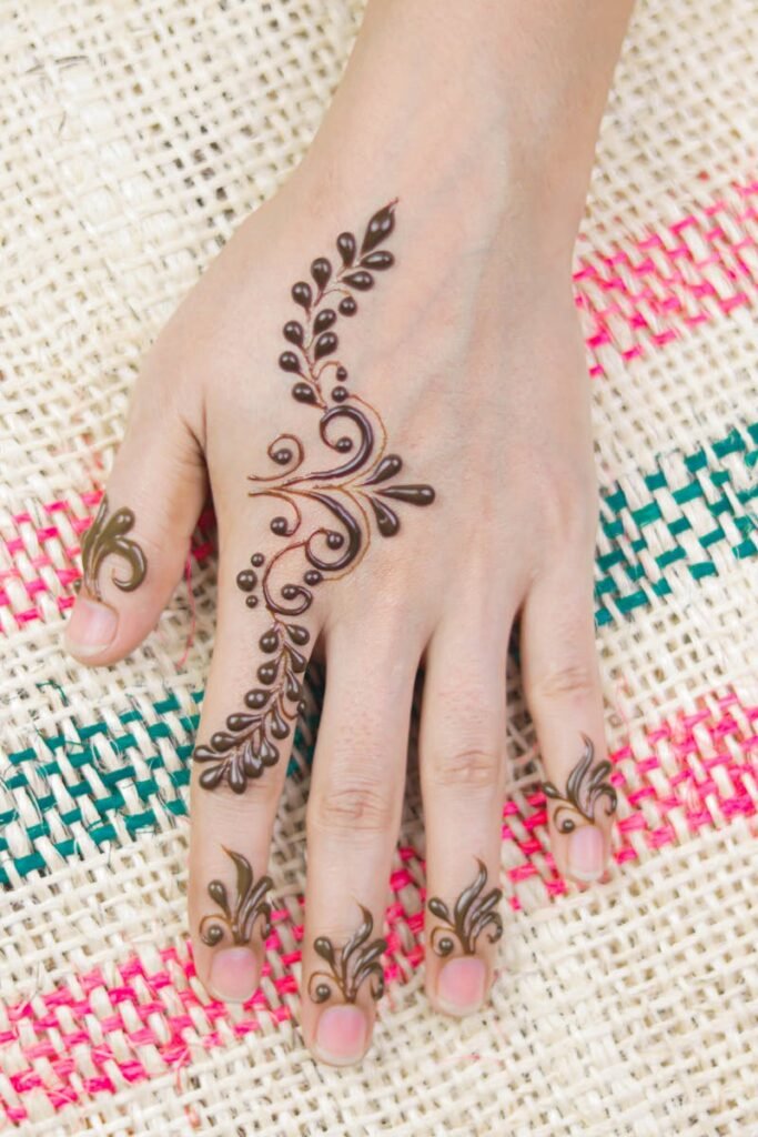 simple mehndi design photo