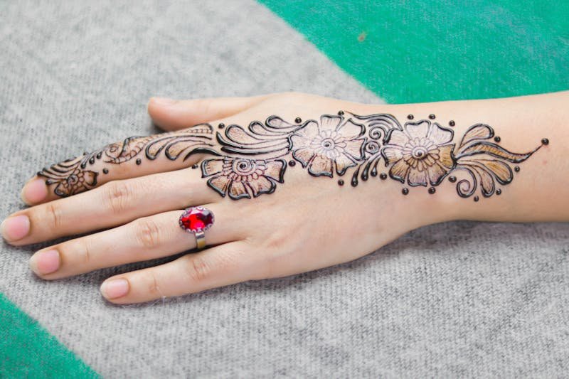 simple mehndi design photo