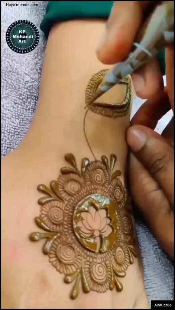 simple mehndi design photo