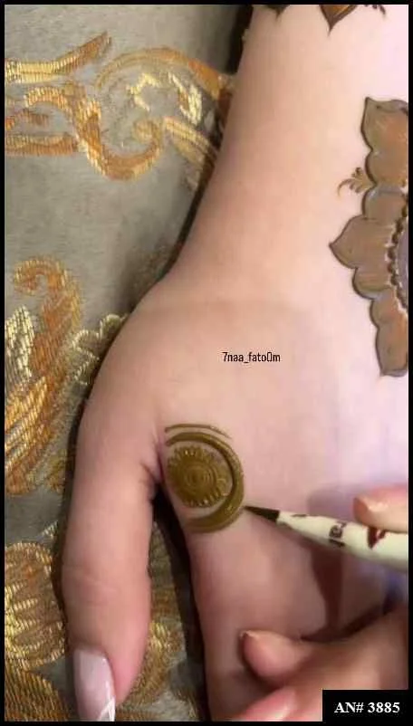 simple mehndi design photo