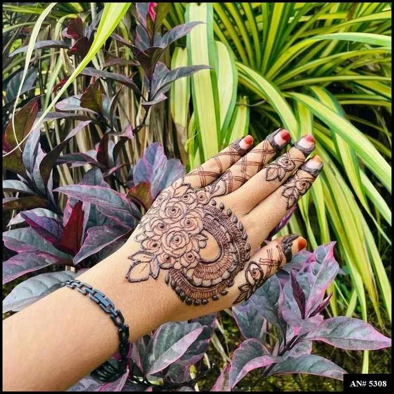 simple mehndi design photo