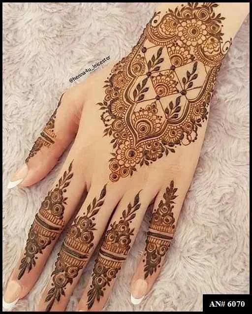 simple mehndi design photo