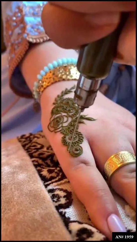 Stylish Mehndi Design