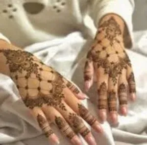 Minimal Mehndi Design idea
