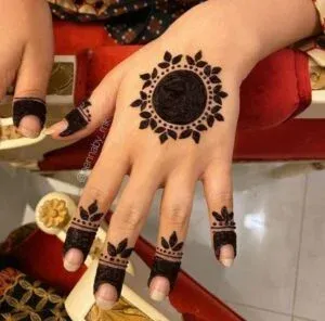 Minimal Mehndi Design idea