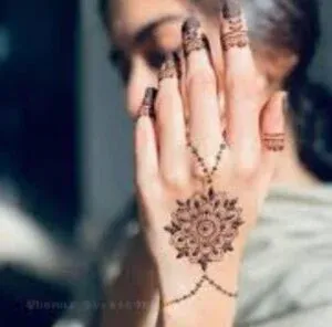 Minimal Mehndi Design idea