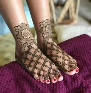 Leg Mehndi Design idea