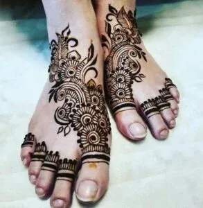 Leg Mehndi Design idea