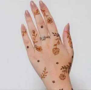 Minimal Mehndi Design idea