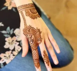 Moon Mehndi Design idea