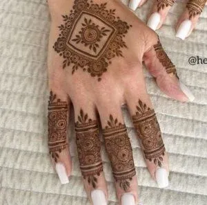Minimal Mehndi Design idea